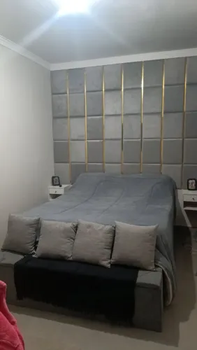 Jogo completo quarto 1700 cama cabeceira criado mudo e recaimer bau
