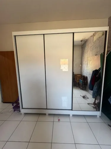 Armaria com 3 portas grande