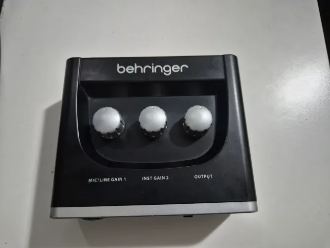 INTERFACE BEHRINGER UM2 