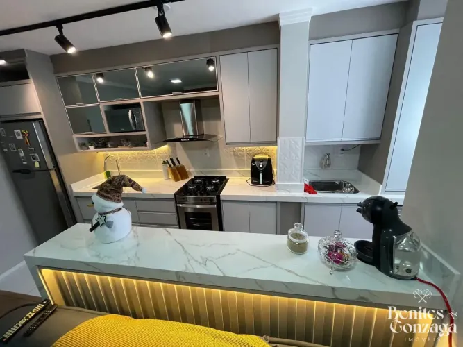Apartamento semi mobiliado à venda, Jardim Alvorada, Maringá!