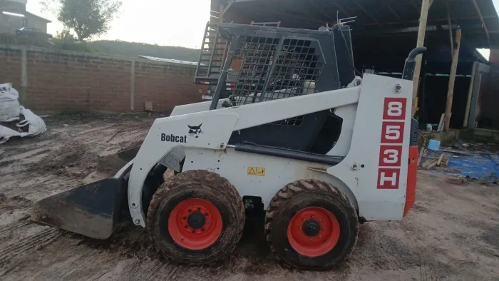 Mini carregadeira bobcat