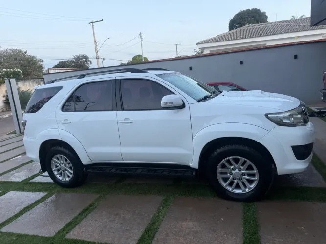 Toyota Hilux SW4 SRV D4-d 4X4 3.0 TDI Dies. AUT 2013