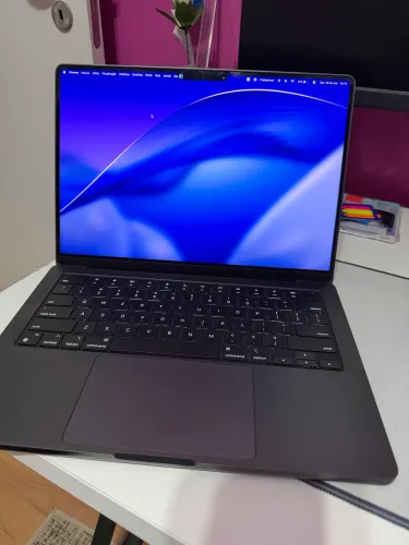 MacBook Pro M4 base 14 pol, 16gb RAM 512gb SSD Midnight