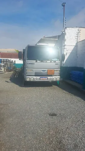 FORD CARGO 815 E 2010, com gaiola de gás e plataforma