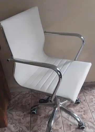 CADEIRA DE ESCRITÓRIO NOVA