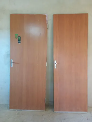 Vendo  2 portas de madeira sem marco 150 cada porta 