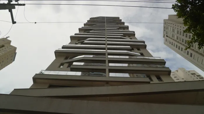 Apart. novo , Ares Marista no 11 andar. Com armários e cortinas e eletrodomésticos.