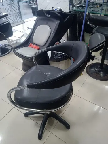 Vende se uma cadeira de barbeiro semi nova