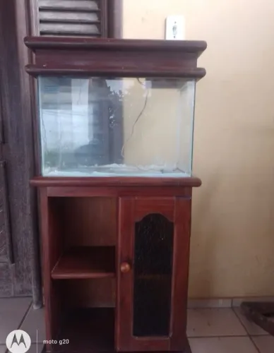 Aquario com movel de madeira nobre