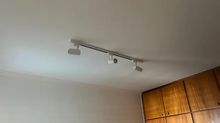 Kit Spot LED para Trilho Branco Luz Amarela Bivolt 9W Inspire