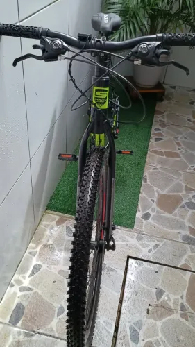 Mountain Bike Aro 29 em alumínio - Pouco Usada