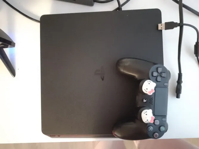 Playstation 4 Slim 1TB + controle +cabos (Troco por blu-ray player ou vendo)