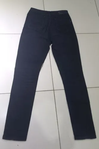 Calça feminina preta usada  M OFFICER tamanho  38