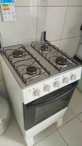 Vendo fogão 4 bocas 2 messes de uso