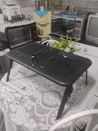 Mesinha cooler dobrável nova com o cabo USB 