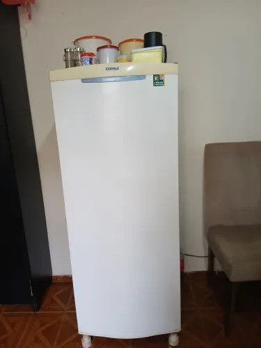 Vende -se geladeira consul ,mas cadeiras usadas