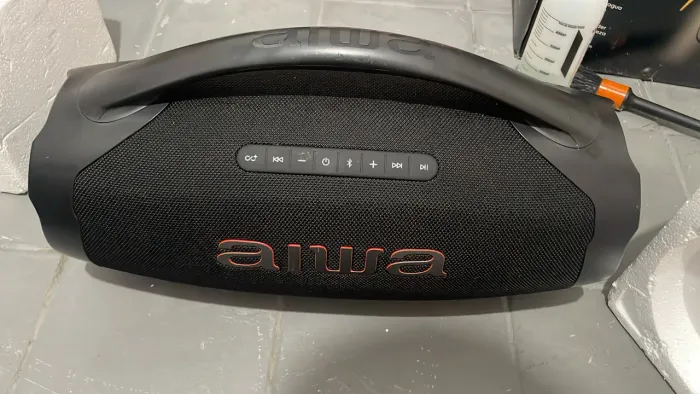 Bombox aiwa plus