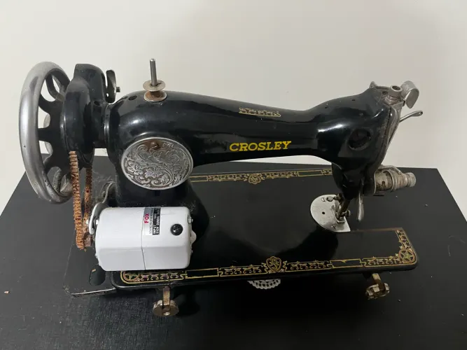 Máquina de costura antiga p colecionadores 