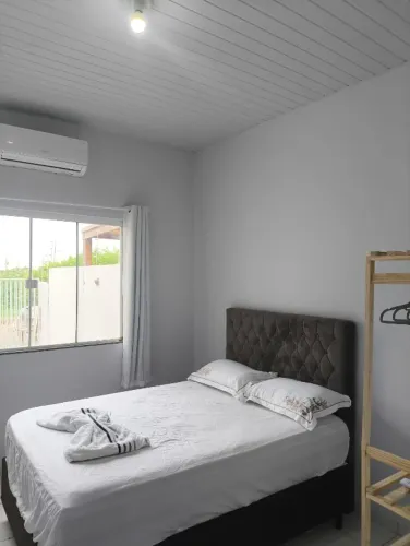 Casa mobilhada cim dois quartos, cozinha completa, a 5 min do Centro, diária ou Temporada 
