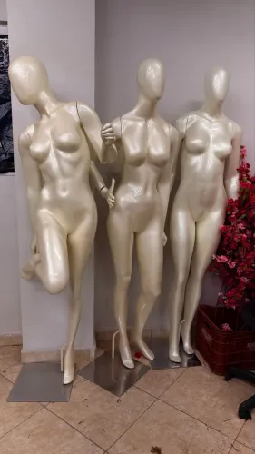 Manequins Femininos de Fibra de Vidro | Kit com 3 Unidades | R$ 1.500