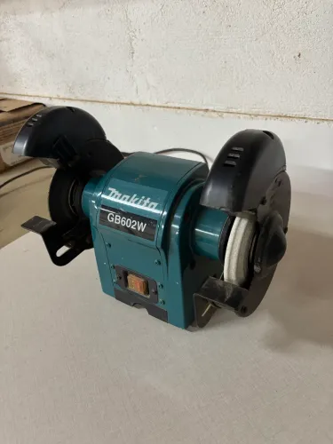 Motoesmeril de bancada 6" 250 watts Makita 