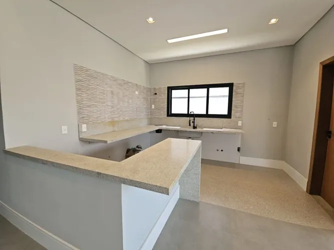 Arquitetura Contemporânea! Sobrado com Pé-Direito Duplo e Ambientes Integrados no Cyrela T