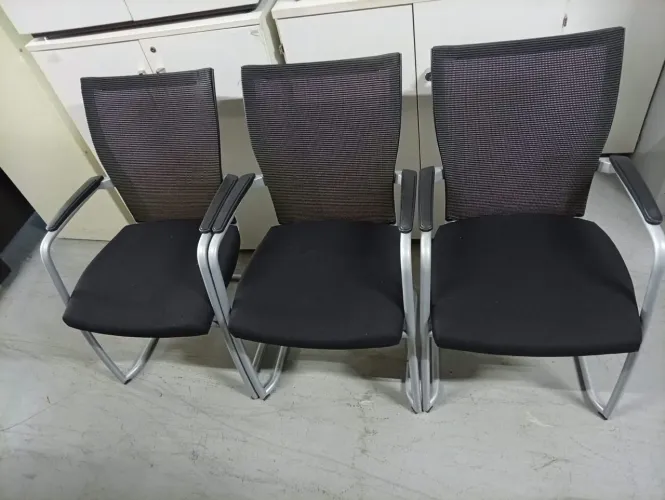 Cadeira Fixa Tela Mesh Para Recepção/Sala de Reunião da Marca Haworth<br><br>R$ 380,00