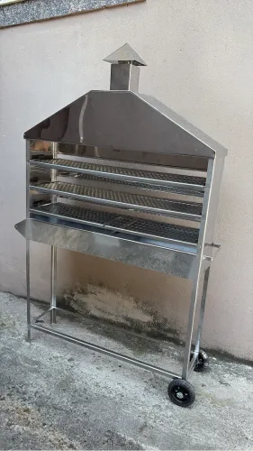 Churrasqueira de espetinho de rua