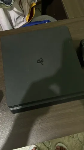 PlayStation 4 Slim (lacrado) - 2 controles + jogos