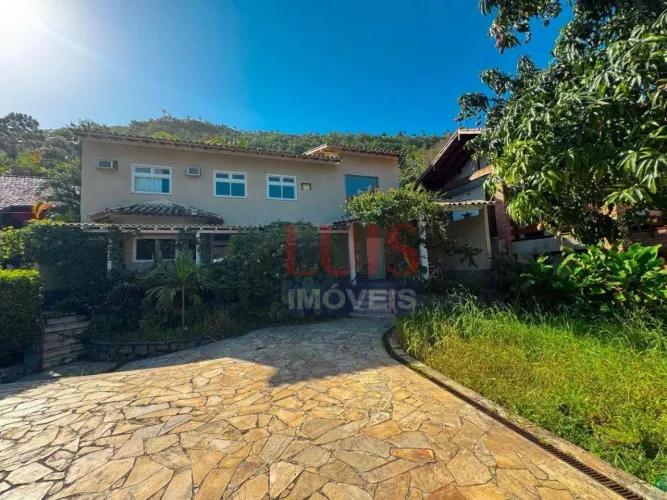 Casa com 3 dormitórios para alugar, 331 m² por R$ 9.775,00/mês - Itacoatiara - Niterói/RJ