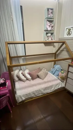 Cama montessoriana infantil