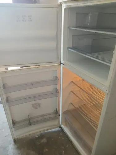Geladeira, grande em bom estado