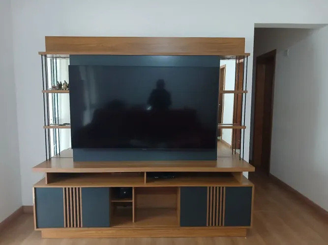 Histante linda para TV de 60 polegada excelente estava