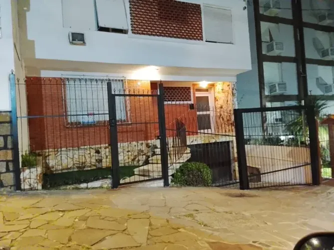 Amplo apartamento com 2 vagas em bairro Nobre de Porto Alegre - direto com proprietário