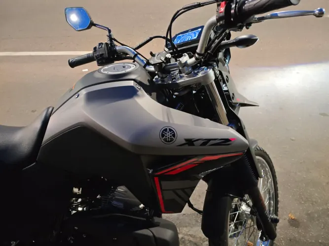 Vendo Lander 250 XTZ conect