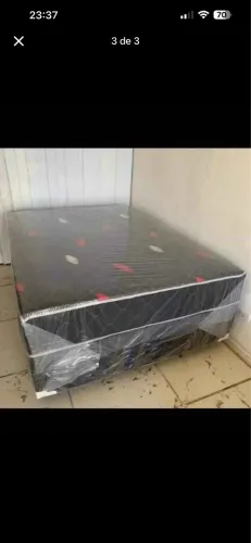 Cama de casal e molas ensacadas