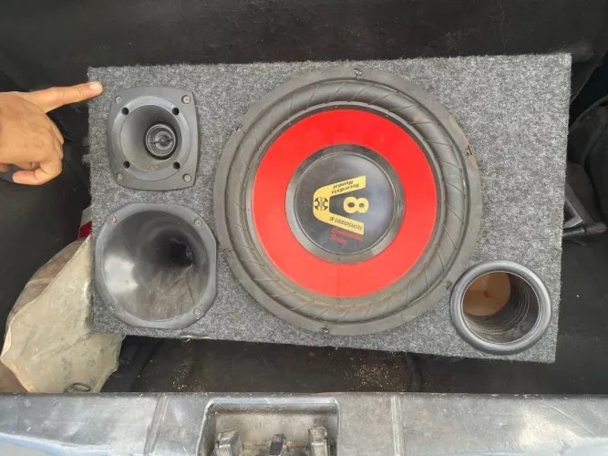 Som de carro em ótimo estado.