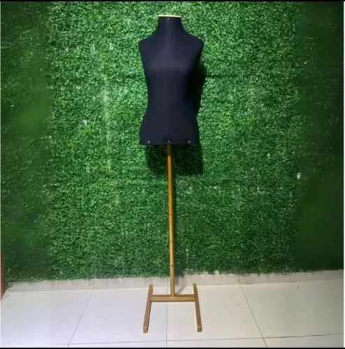 Manequim tamanho 38 nunca usado, já está montado só no ponto do comprador usar e buscar!