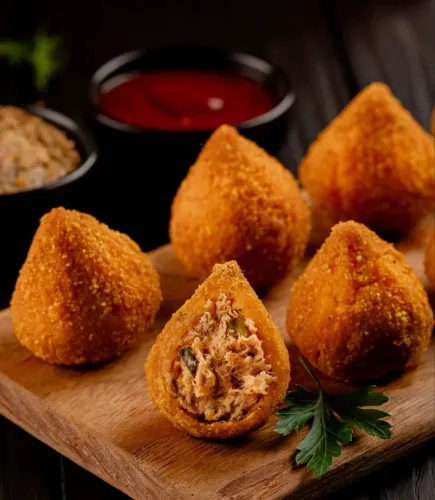 Salgados por encomenda/ coxinha e enroladinho