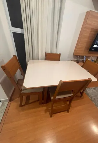 Mesa 4 lugares em perfeito estado