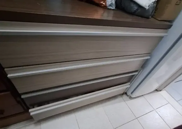 Cômoda em MDF com 4 gavetas - Medidas 90x80x55  LxAxP 