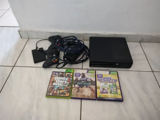 Vendo Xbox 360 super slim bloqueado funcionando perfeitamente e completo