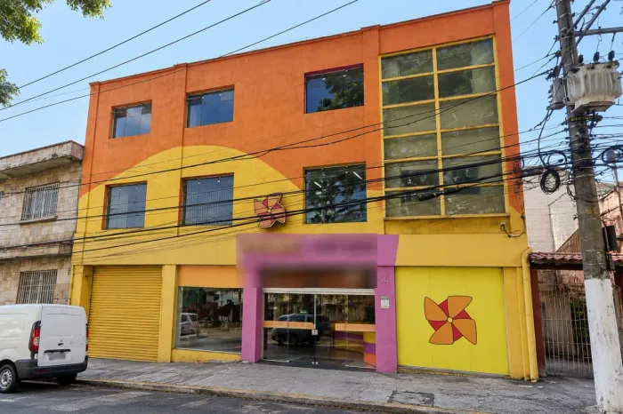 Galpão na Rua Alfredo Pujol, 744  3321 m²