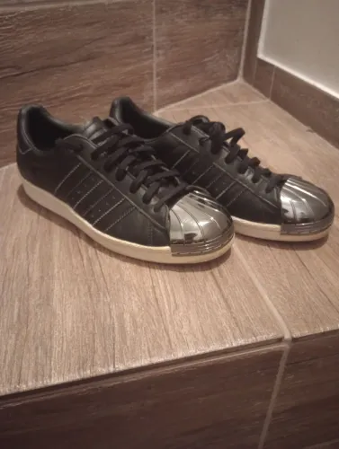 Tênis Adidas semi-novo N/37