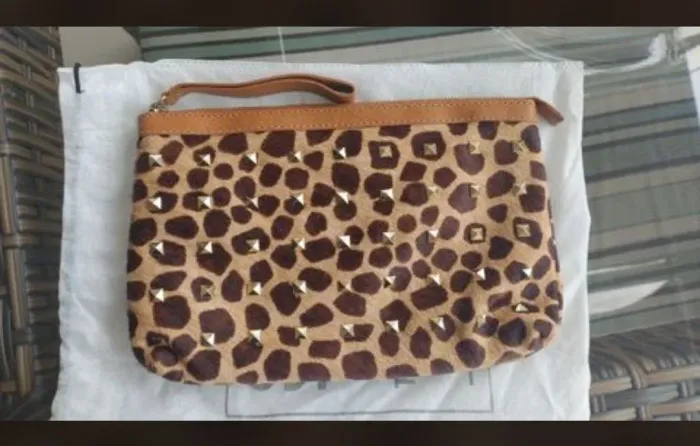 Bolsa clutch Schultz onça 