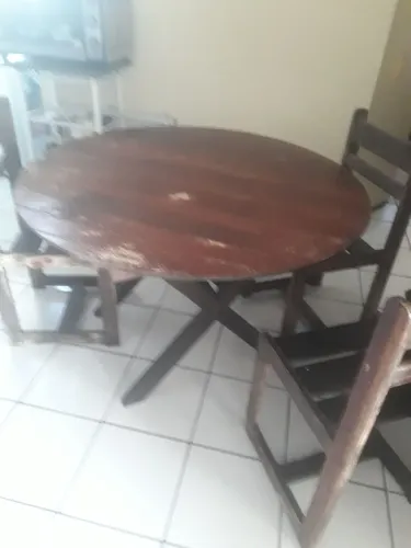 MESA DE MADEIRA MACIÇA REDONDA COM  4 CADEIRAS