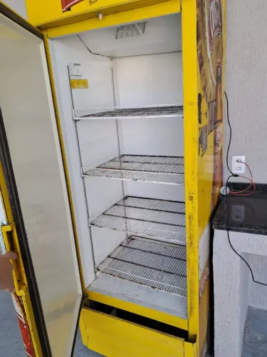 Cervejeira funcionando perfeitamente gelando muito nada a fazer 