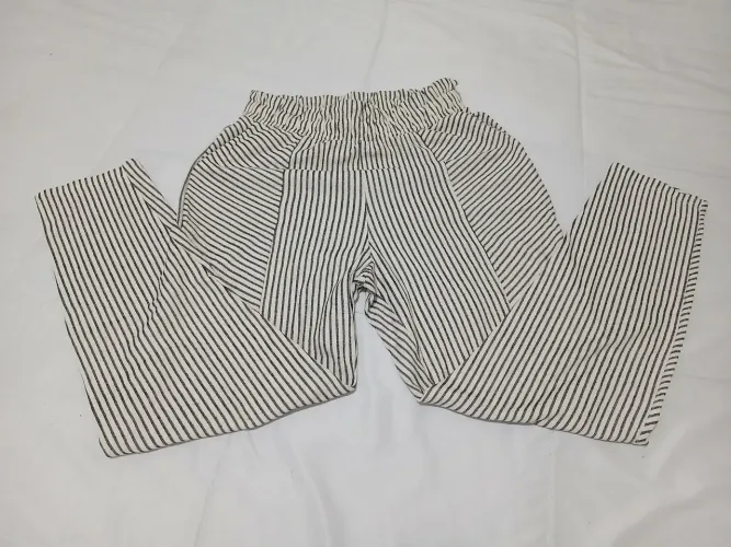 Calça com bolsos cintura alta P/M