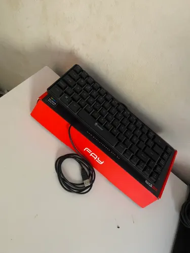 TECLADO MECÂNICO RGB 60%