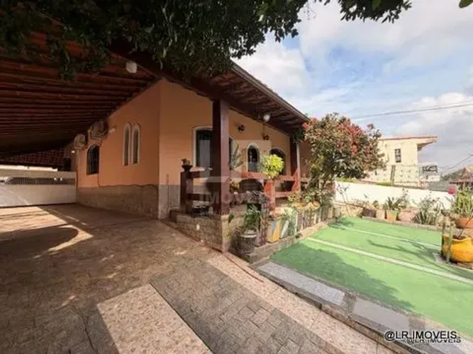 Casa à venda com 3 quartos, piscina e churrasqueira em Iguaba Grande IP18